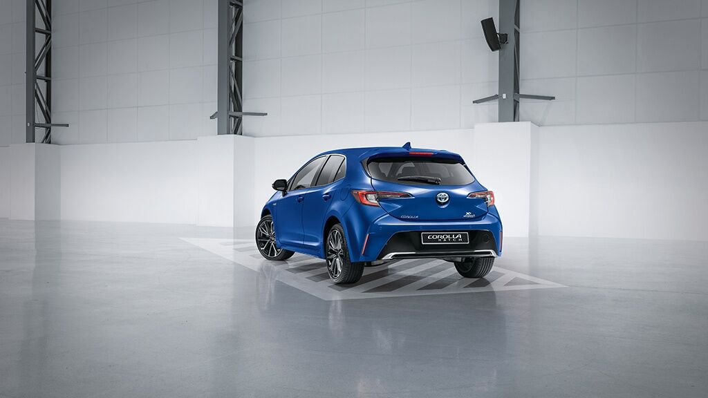 clb3c9qdn00mn0po3h7y7u2jz-corolla-hatch-gallery-rear.desktop