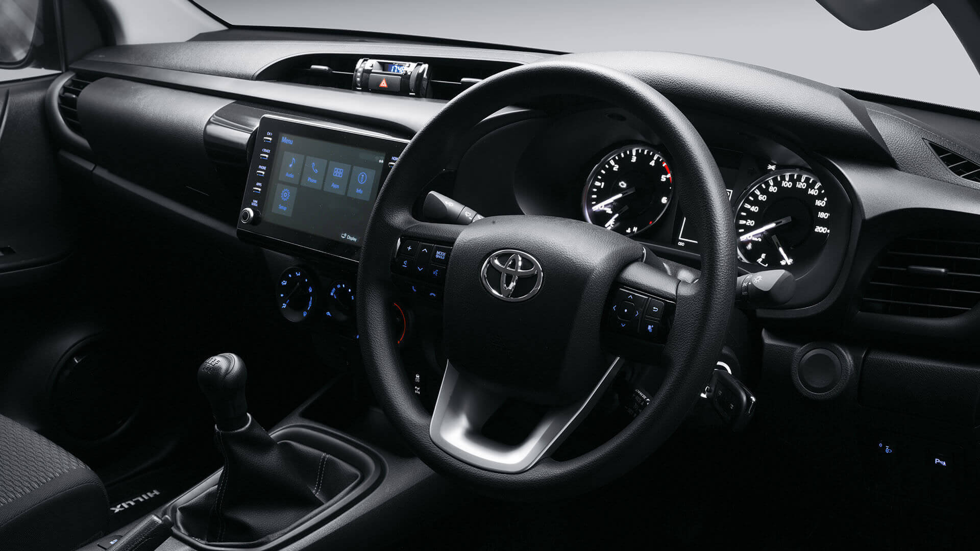 ckgs56wtb00fn0qmoz1h0ohlk-0101020113-single-cab-interior-2.desktop