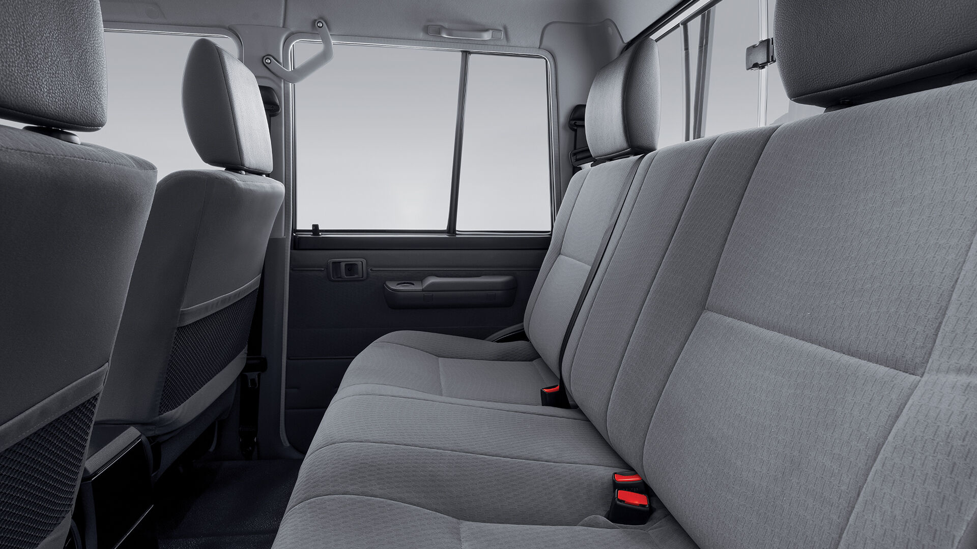clr4x6gqw6lgvrrak2z2b9fjt-landcruiser-79-d-c-back-seats-ret-1920x1080.desktop