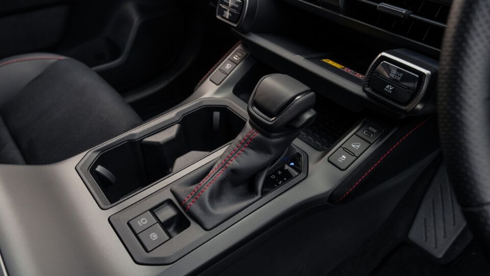cmp5dpwm20uvm48aki22owbmo-gr-interior-details-3456-ret.desktop