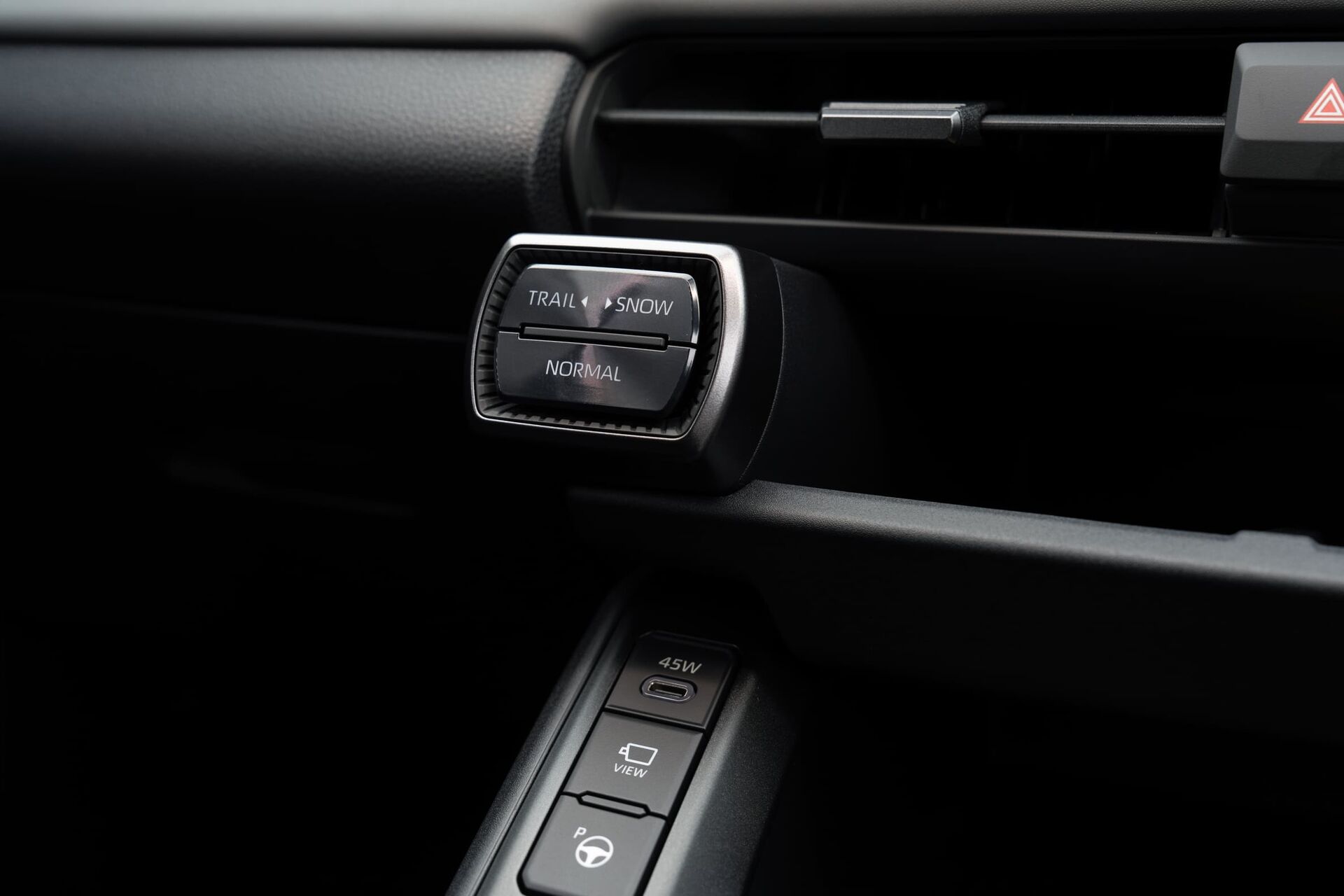 cmqhzc6zr1su4r6ak2tbwrhwd-vx-interior-details-4111-ret.desktop